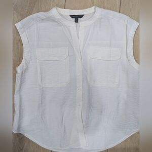 Banana Republic White Viscose Sleeveless Button-Up Blouse With Front Pockets